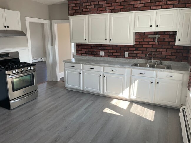 Building Photo - 4 Church St Unit 3