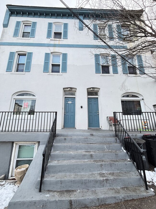 Building Photo - 384 Tilghman St Unit 8