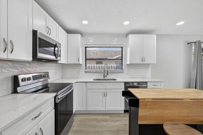 Photo - 1202 Essex Dr