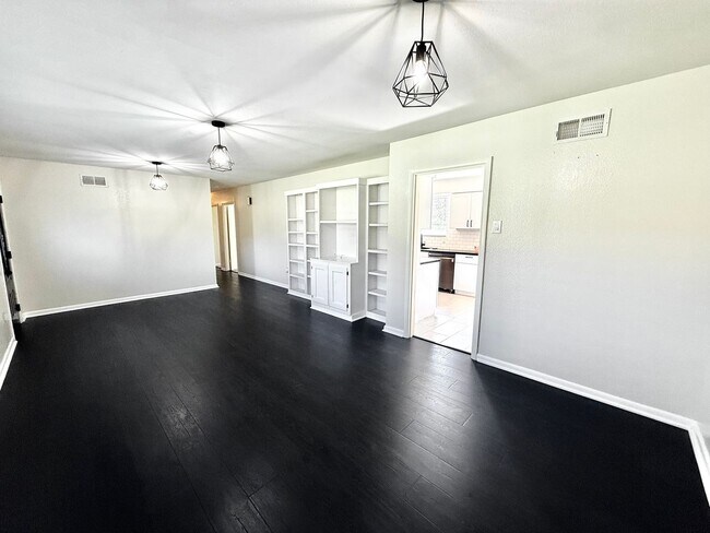 325 Marilyn Dr