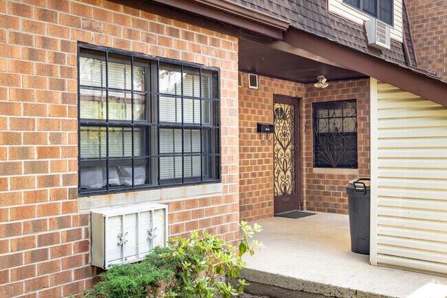 Entrance - Riverview Condominium at College Point