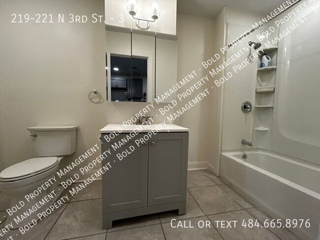 Photo - 219-221 N 3rd St.-3 Unidad 3