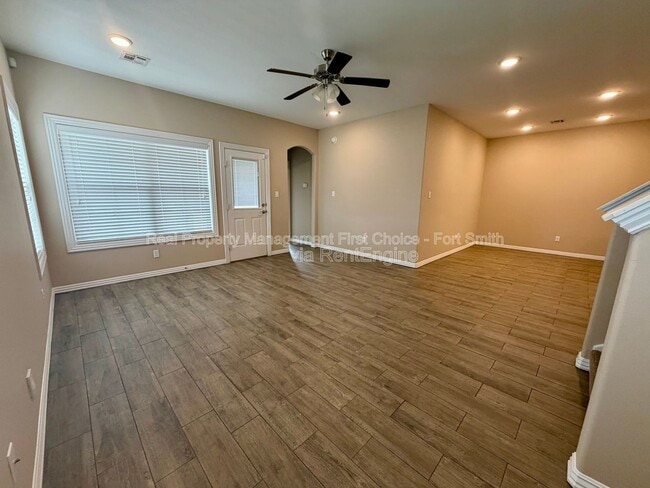 Photo - 6605 Leightyn Ln