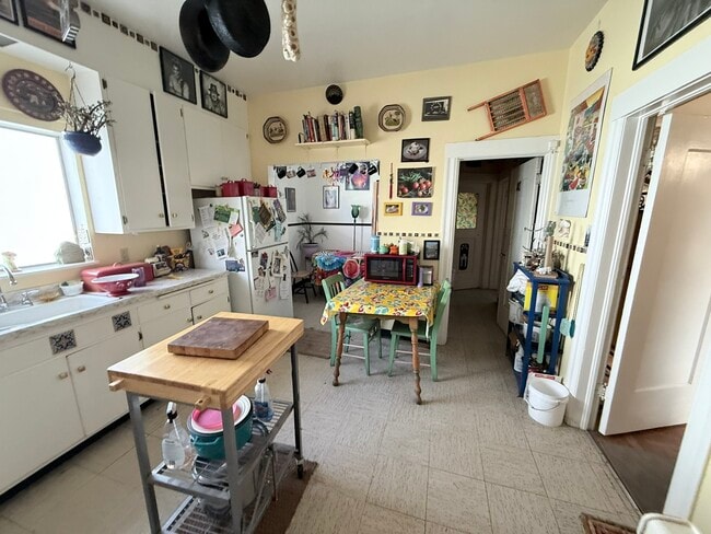 Photo - 700 Apgar St