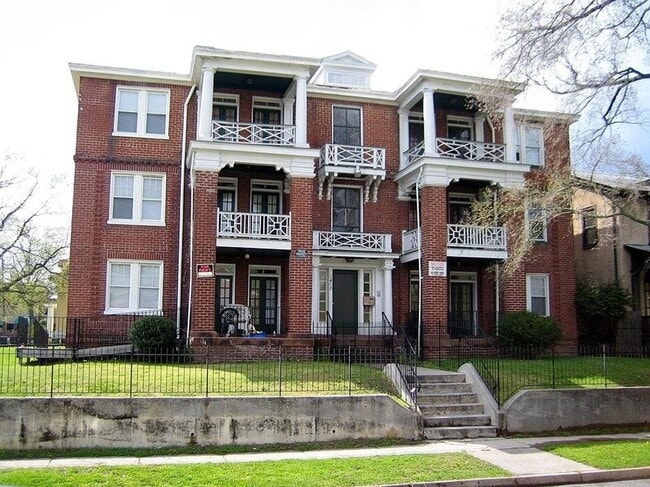 Renovated 2 Bedroom Apartment in Northside! - Renovated 2 Bedroom Apartment in Northside!