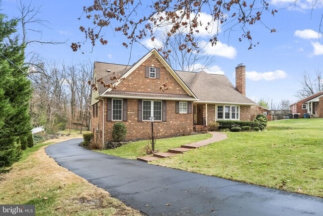 Building Photo - 6321 Higham Dr