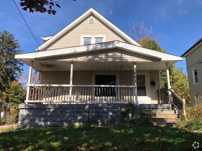 Building Photo - 2 BED 1.5 BATH SINGLE FAMILY HOME IN THE S...