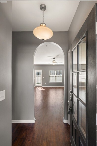 Photo - 105 Dursley Ln