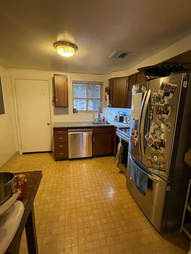 Building Photo - 2 Bed 1 Bath Orem Apartment by Orem Library Unit 65