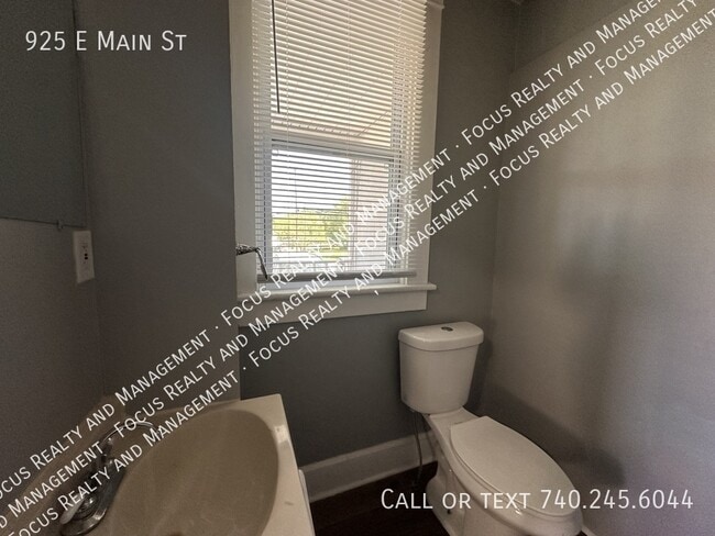 Photo - 925 E Main St
