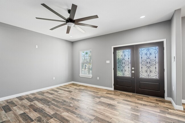 Photo - 601 Ave V