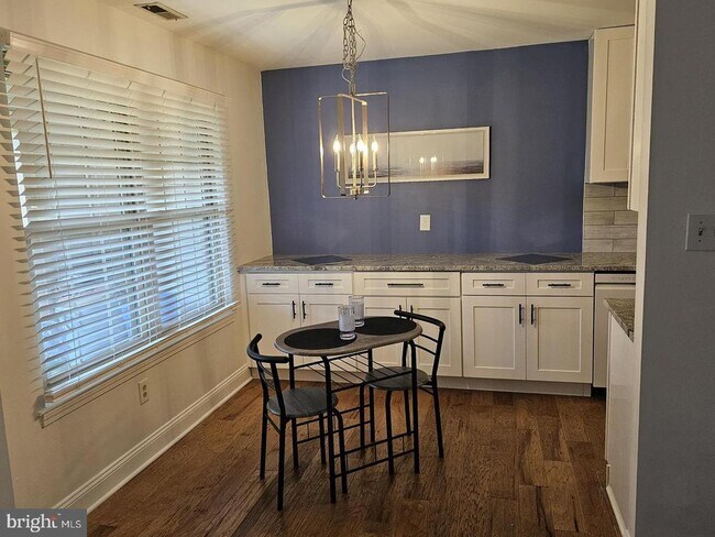 Photo - 290 Tavistock Rd