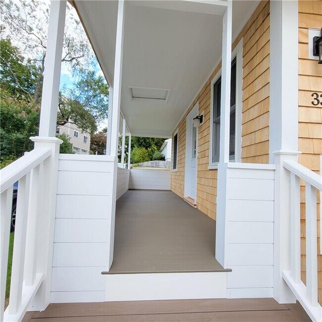 Photo - 33 Sakonnet Dr