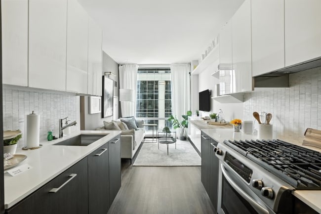 Photo - 100 W Wacker Dr