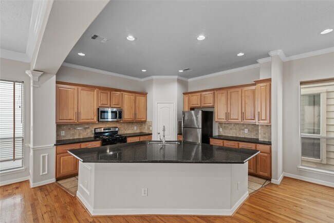 Photo - 5223 Gibson St