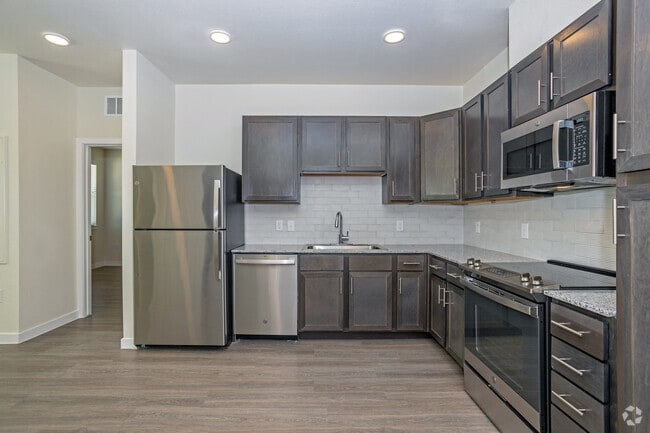 2BR, 2BT - 927SF - Kitchen - Ekos City Heights