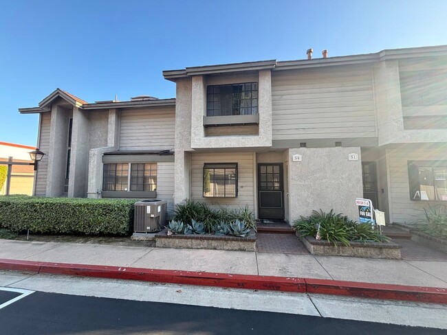 Building Photo - Updated 2 Bedroom home in Fullerton Unit 50