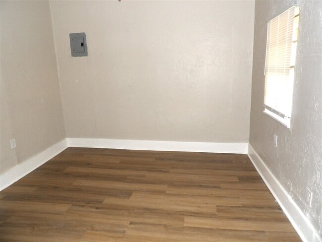 Photo - 207 NW 4th St