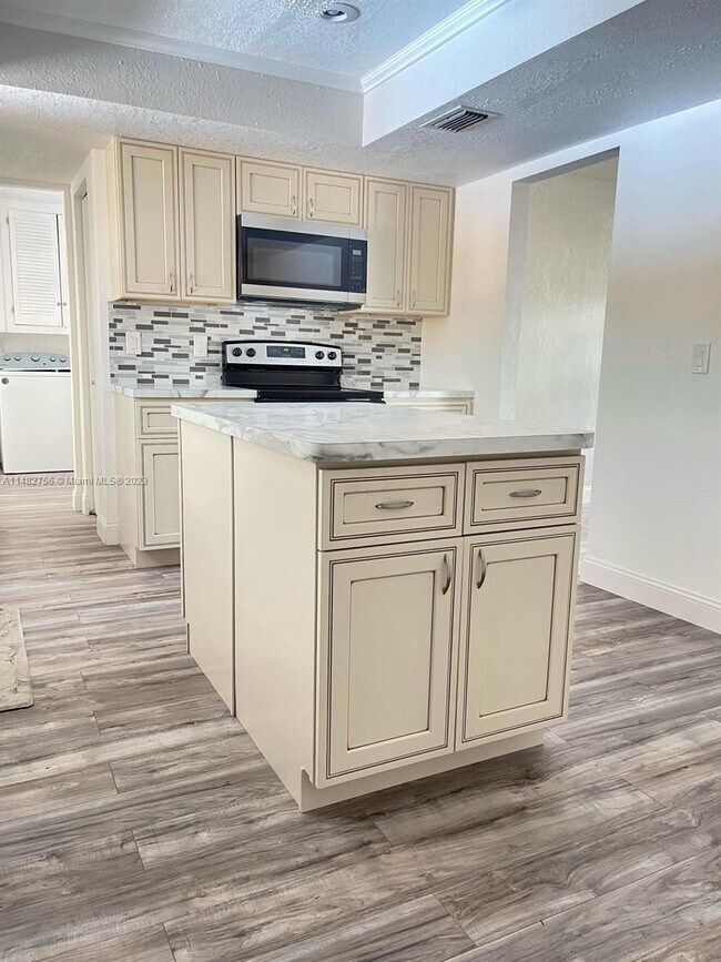 Photo - 5607 Hollow Oak Rd