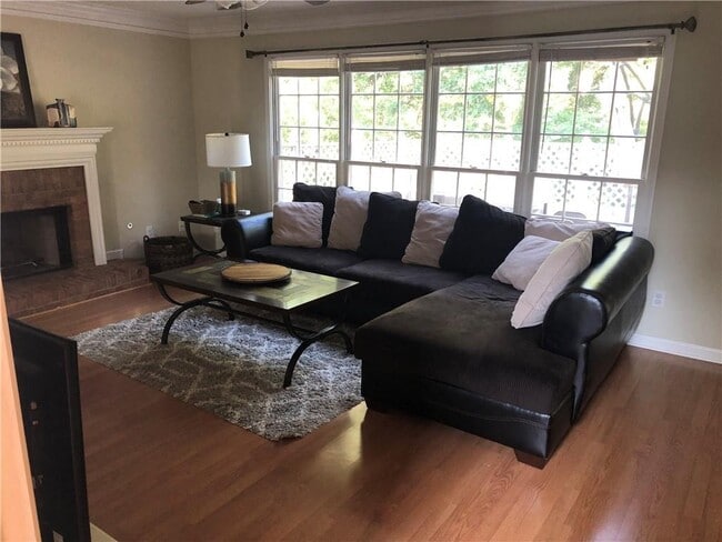 Photo - 490 Sherman Oaks Way