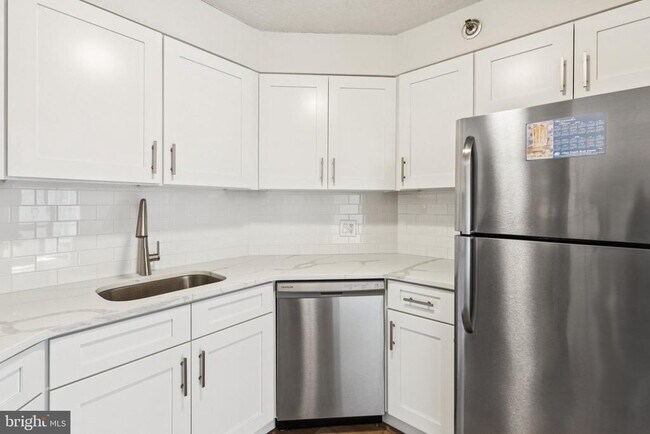Photo - 2020 Walnut St Unidad 14J