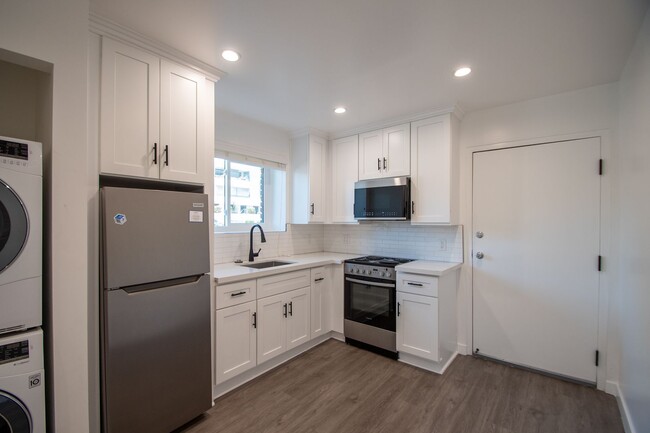 Photo - 5340 Whitsett Ave Unit 10