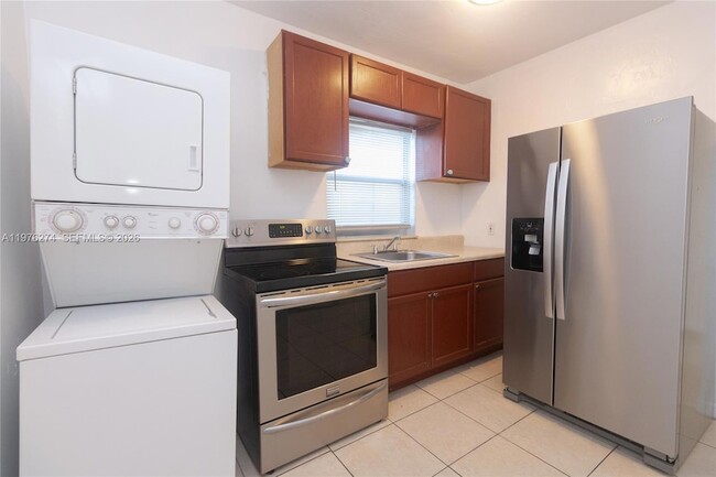 Building Photo - 1840 Fillmore St Unit 8