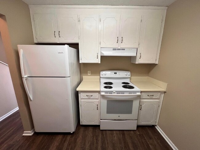 Photo - 121 Candlebrook Dr