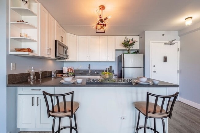 Lovely Renovated 2 Bedroom Condo - Lovely Renovated 2 Bedroom Condo