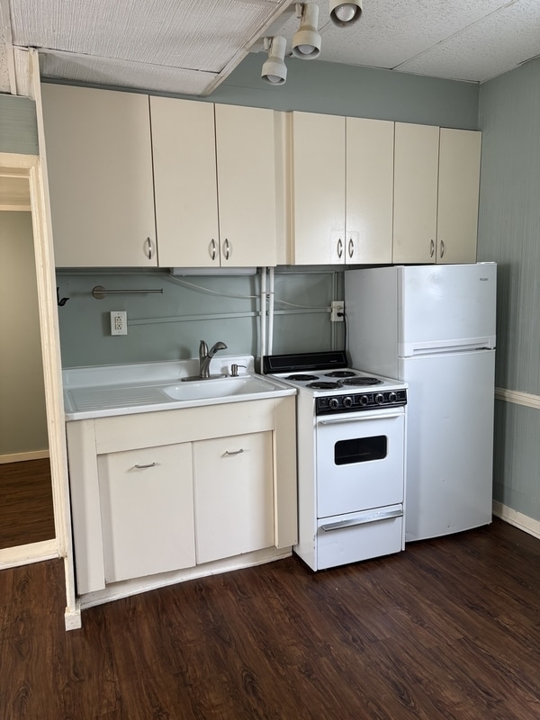 Photo - 5937 Holmes St