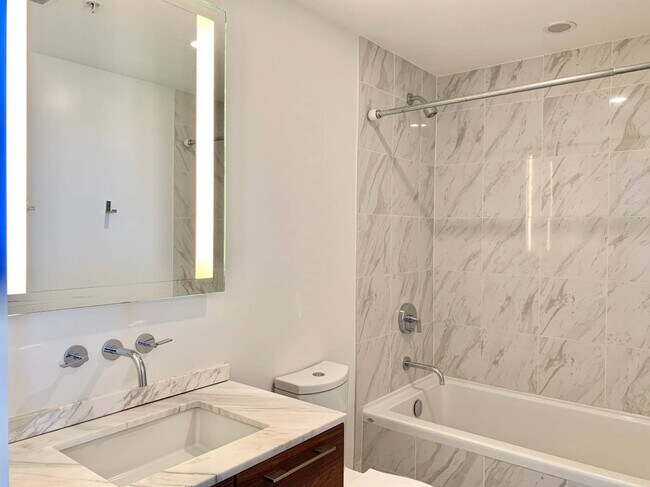 Photo - 8555 Granville St