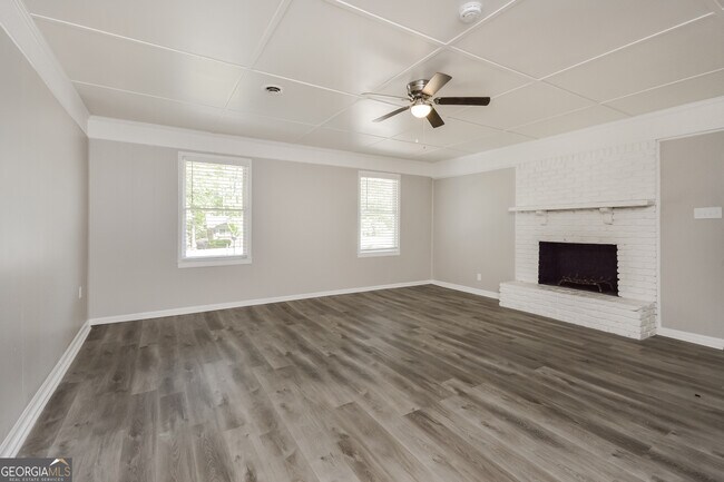 Photo - 883 Waterside Dr SE