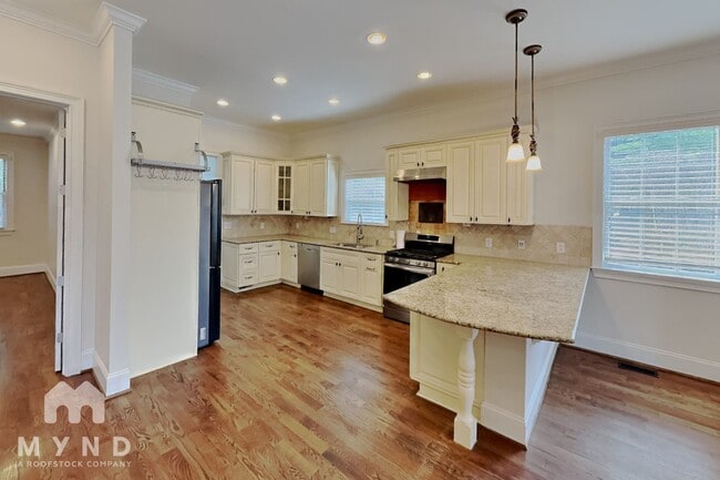 Photo - 1819 Luther St