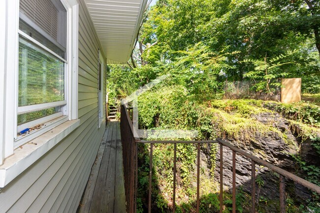 Photo - 4-bed split or 3bed with living room!  Heat and Hot Water Included.  Near T