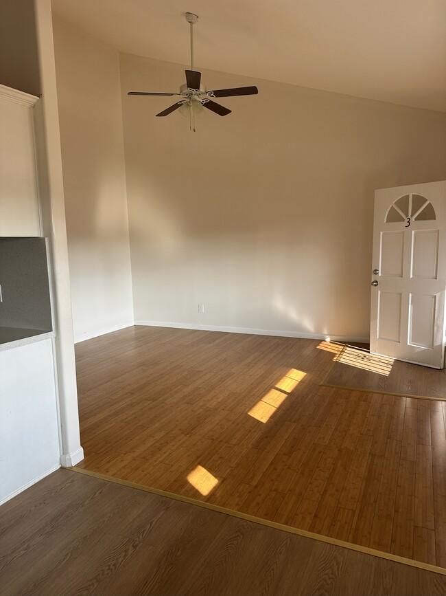 Living Room - 1035 Myrtle Ave Unit 3