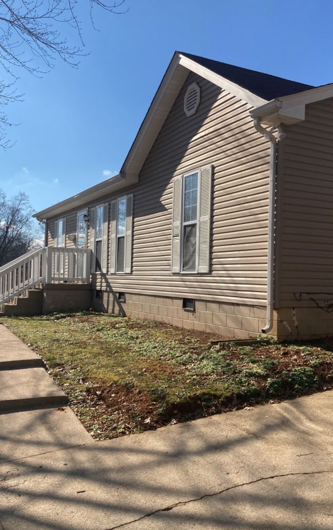 Photo - 1584 Boxcroft Rd