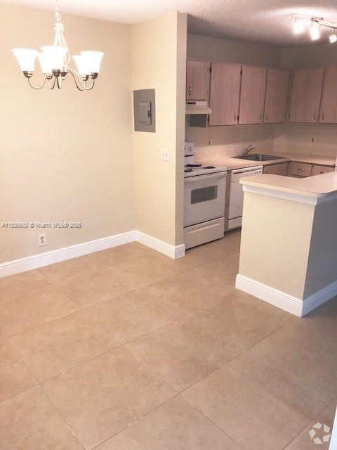 Building Photo - 10701 Cleary Blvd Unit 307 Rental