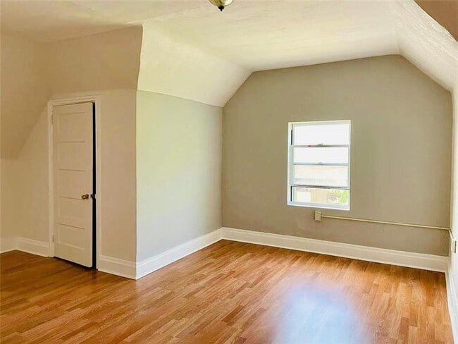 Photo - 5409 Wellesley Ave