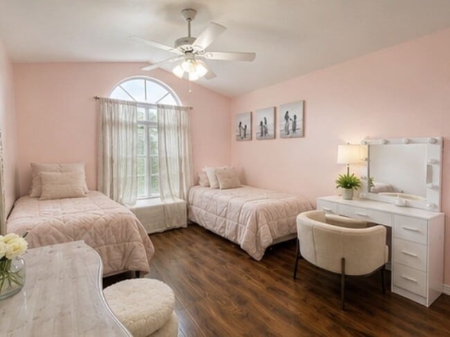 Photo - 1614 Weaver Dr