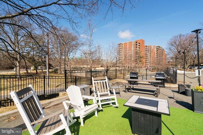 1300 S Arlington Ridge Rd Unit 708