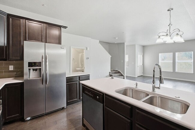 Building Photo - 3 Bedroom Townhome in Fort Collins