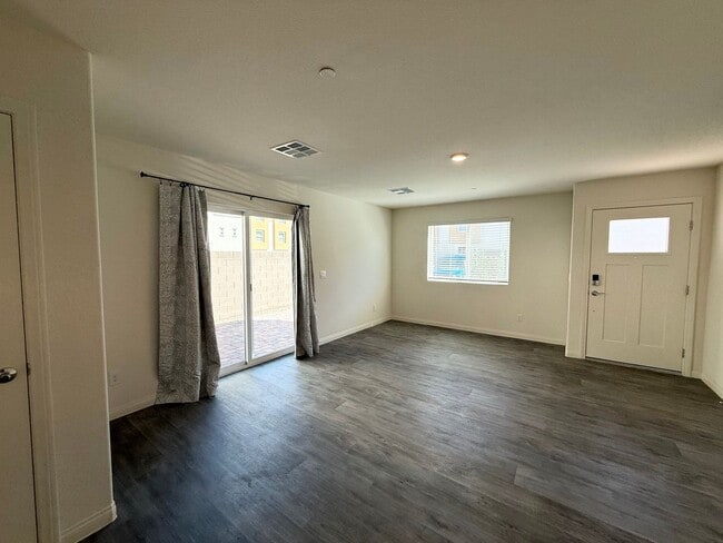 Photo - Modern Townhome Near Lone Mountain | Gated & Pool