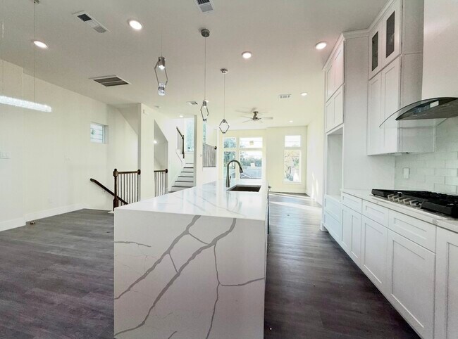 Photo - 6717 St Augustine St