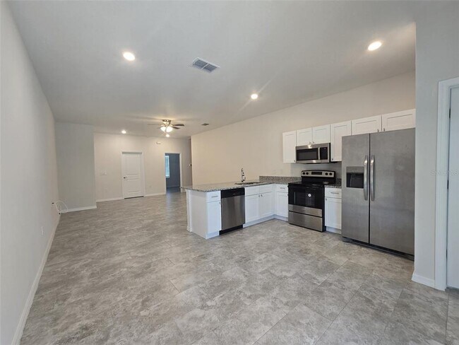 Photo - 546 Imperial Pl