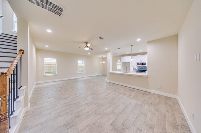 Photo - 10512 Exeter St