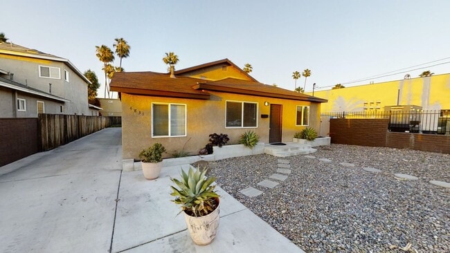 Photo - Big parking lot!!