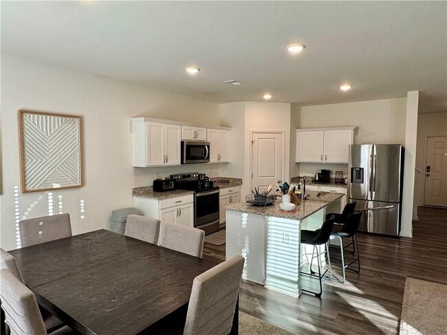 Photo - 154 Andria Wy NW