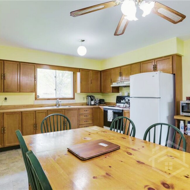 Photo - 3-Bedroom Bungalow with Spacious Backyard!!