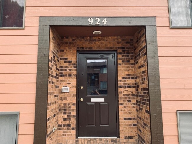 Building Photo - 924 Boston Way Unit A1