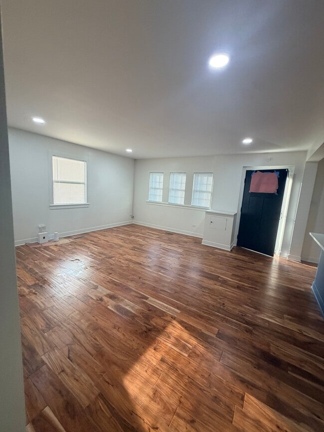Photo - 592 Brookline St